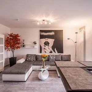  Apartament 2-room Penthouse Plaza P1